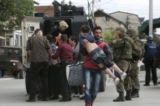 Kumanovo obsadili ozbrojenci, s políciou mali prestrelku