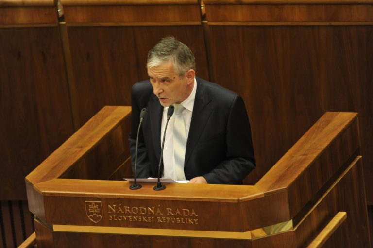 Kvasnička svoj podpis nestiahol, opustil poslanecký klub KDH
