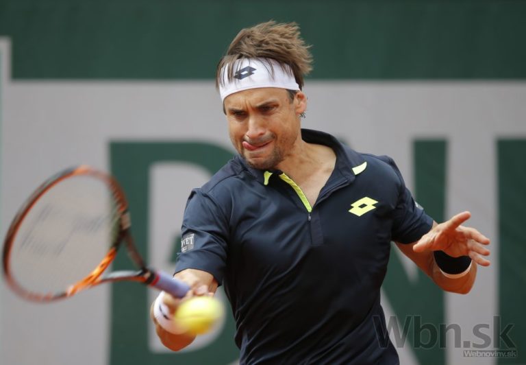 Lacko zobral Ferrerovi iba päť gemov, na Roland Garros končí
