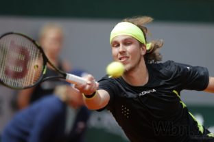 Lacko zobral Ferrerovi iba päť gemov, na Roland Garros končí