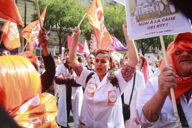 Lekári vo Francúzsku štrajkujú proti dlhšej pracovnej dobe