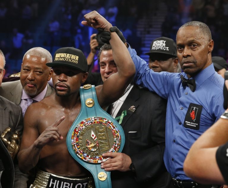 Mayweather potvrdil extratriedu aj proti Pacquiaovi