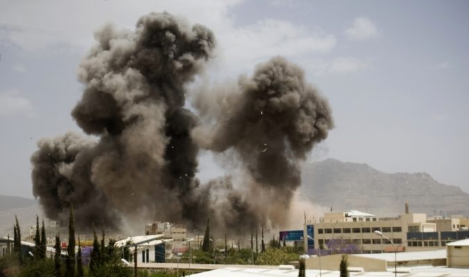 Mesto Saná bolo terčom ďalších náletov, zabili desiatky ľudí