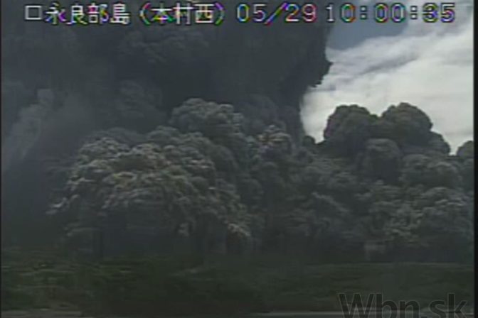 Na ostrove Kučinoerabudži vybuchla sopka, ľudí evakuovali