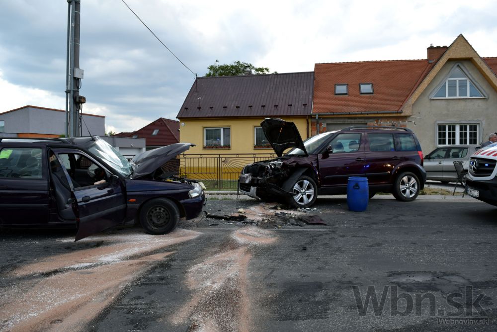 Opitý vodič nezvládol zákrutu, v protismere vletel do auta