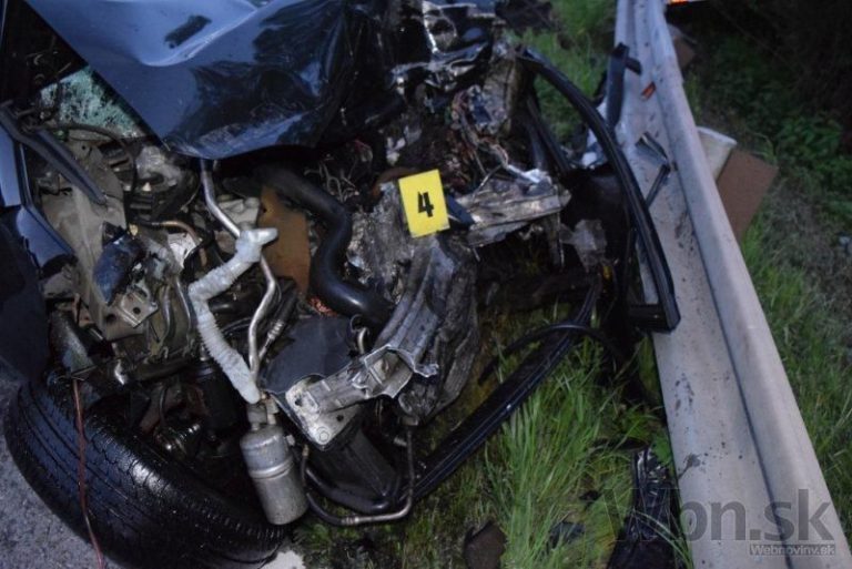 Poliak prešiel do protismeru, zrážku s kamiónom neprežil