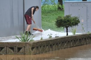 Prešov zasiahla silná búrka s krúpami