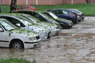 Prešov zasiahla silná búrka s krúpami