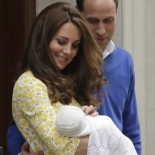 Princ William a vojvodkyňa Catherine majú malú princeznú