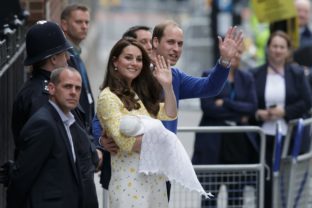 Princ William a vojvodkyňa Catherine majú malú princeznú