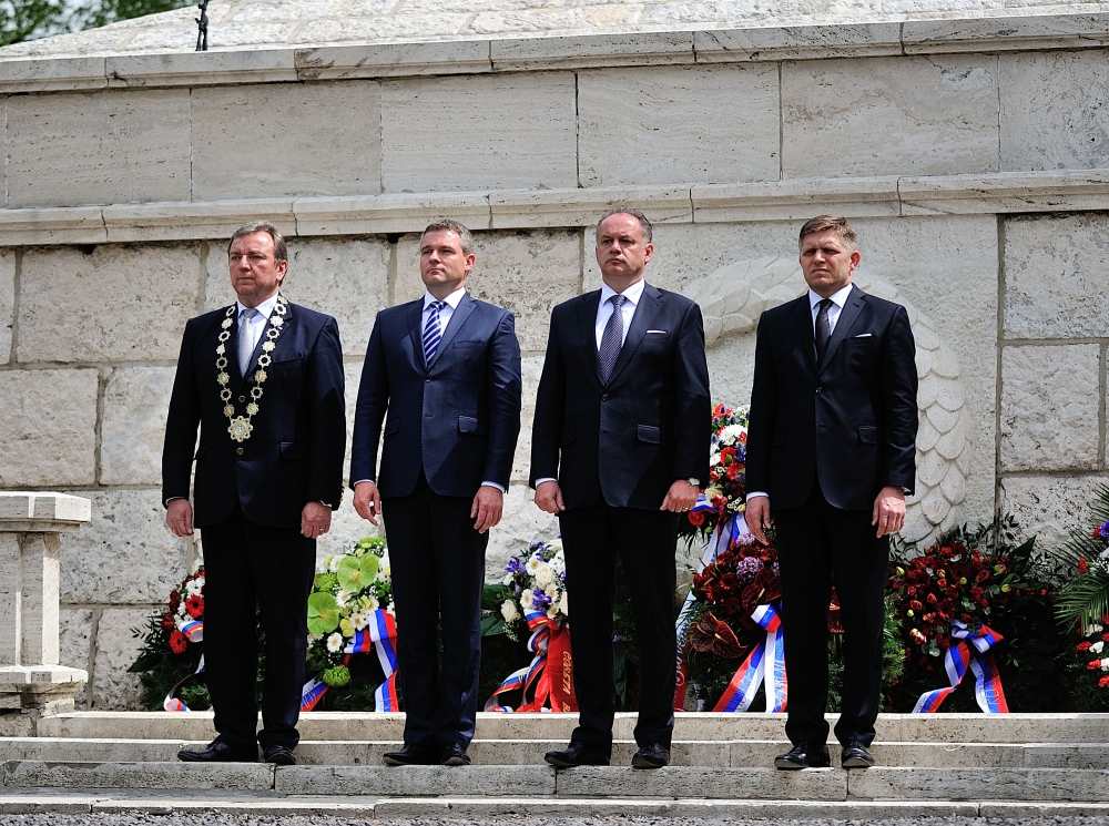Slovenskí politici si pripomínajú koniec vojny