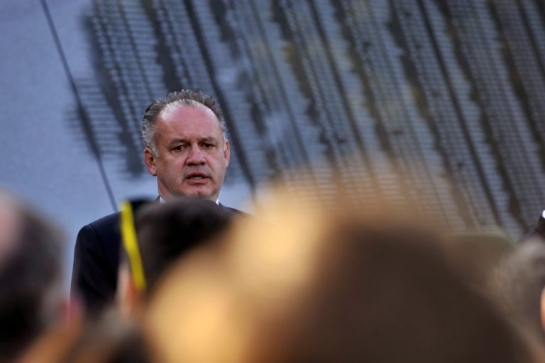 Slovenskí politici si pripomínajú koniec vojny