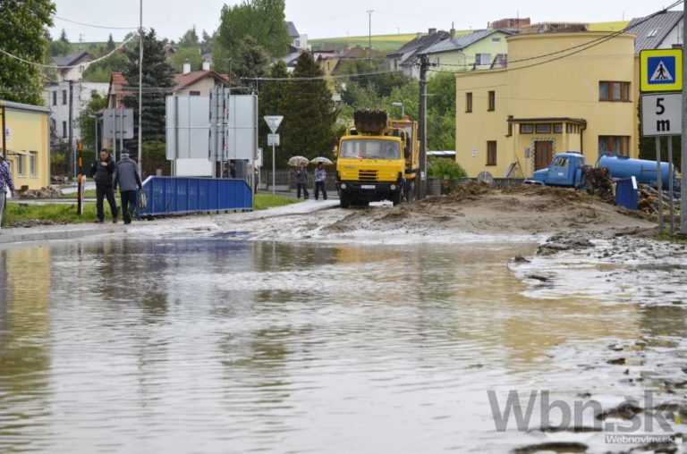Svitom sa prehnala búrka, vytopilo sklady i kuchyňu škôlky