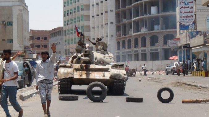 V Adene sa bojovalo, vládne sily zaútočili na Húsíovcov