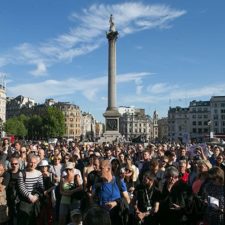 Gréci protestovali v Aténach, zapálili vlajku Únie