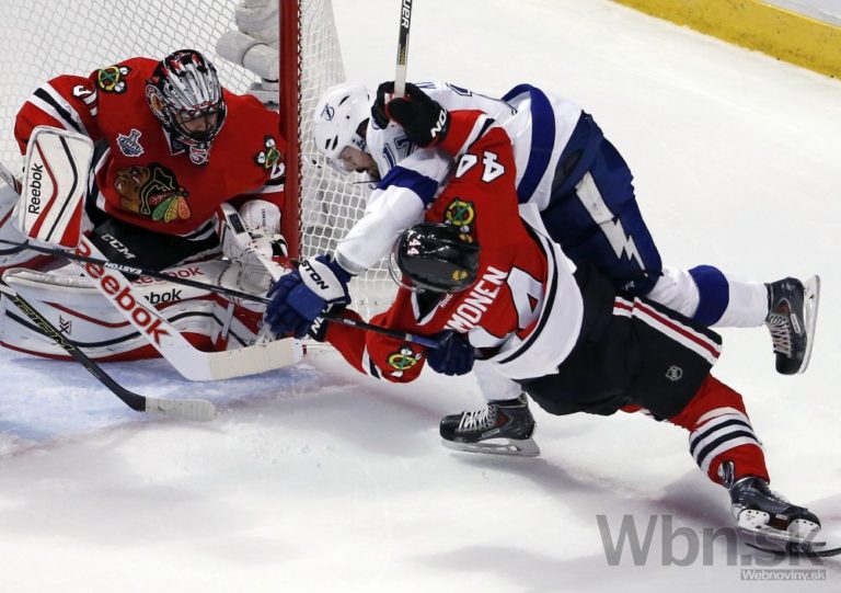 Hokejistom Chicaga sa podarilo vyrovnať sériu NHL