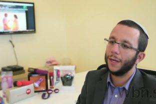 Izraelský rabín búra tabu, otvoril si kóšer sex shop