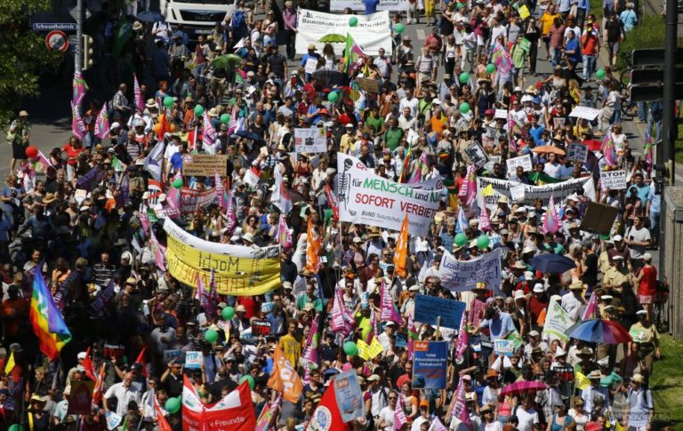 Ľudia v uliciach Mnichova protestovali proti stretnutiu G7