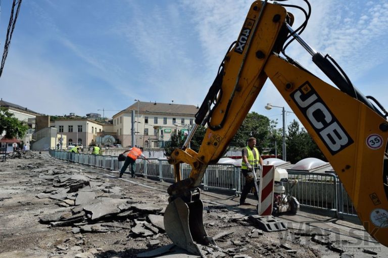 Mesto sa pustilo do úprav priestoru pred Hlavnou stanicou