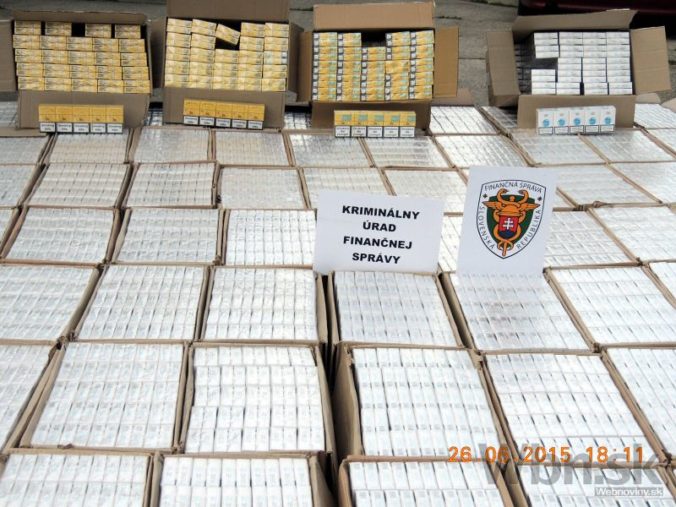 Mladík pašoval cigarety, polícia objavila tisícky kartónov