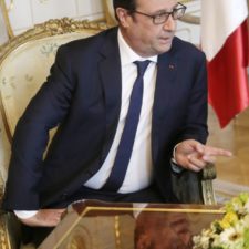 Na Slovensko prišiel francúzsky prezident Hollande, privítal ho Kiska