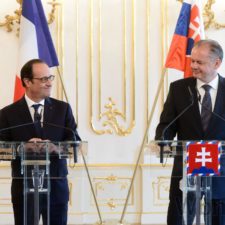 Na Slovensko prišiel francúzsky prezident Hollande, privítal ho Kiska