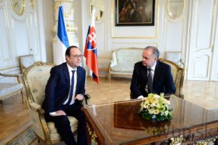 Na Slovensko prišiel francúzsky prezident Hollande, privítal ho Kiska