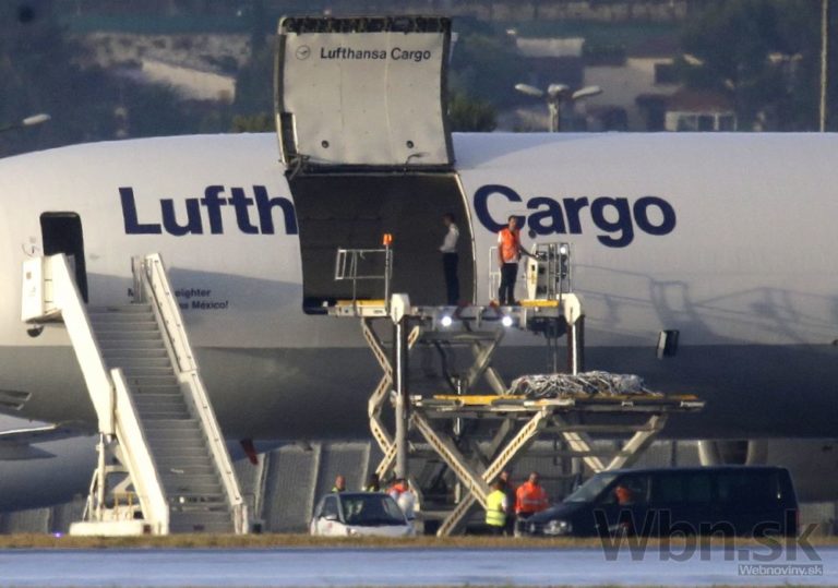 Obrazom: Študenti zo zrúteného airbusu sa vrátili domov