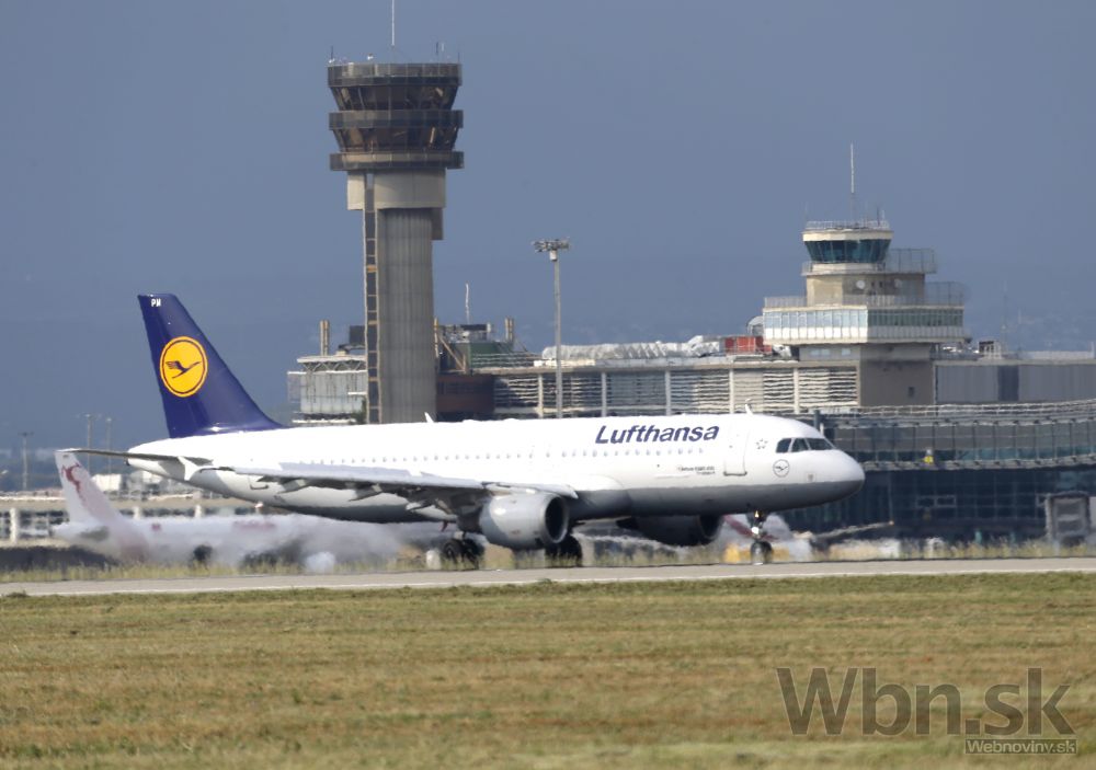 Obrazom: Študenti zo zrúteného airbusu sa vrátili domov