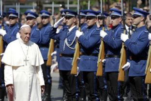 Pápež navštívil Bosnu, bosnianske národy na náboženský zmier