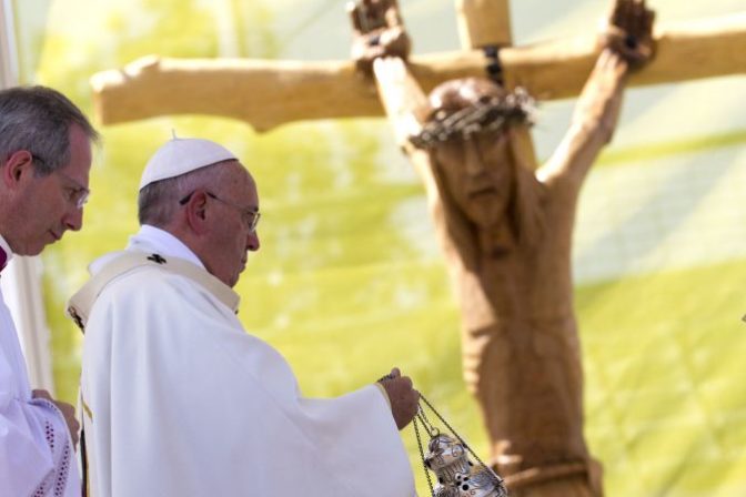 Pápež navštívil Bosnu, bosnianske národy na náboženský zmier