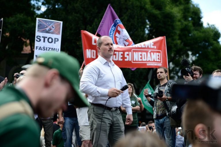 Proti imigrantom protestovali v Bratislave stovky ľudí