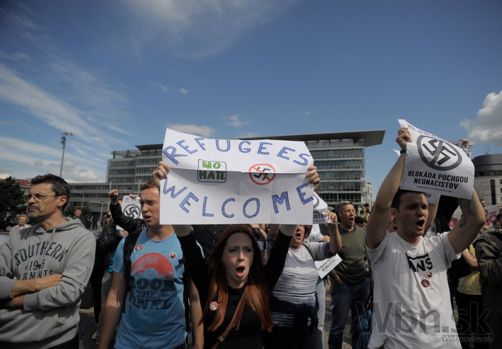 Proti imigrantom protestovali v Bratislave stovky ľudí