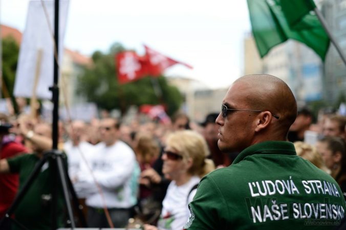 Proti imigrantom protestovali v Bratislave stovky ľudí