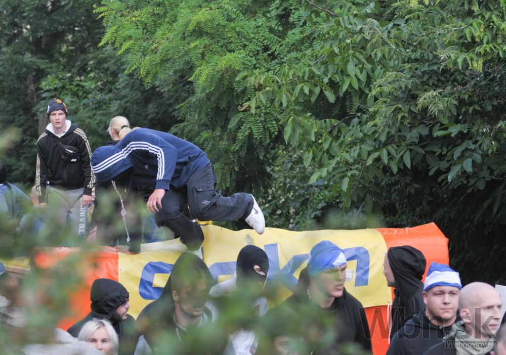 Proti imigrantom protestovali v Bratislave stovky ľudí