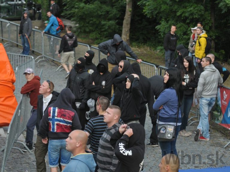 Proti imigrantom protestovali v Bratislave stovky ľudí