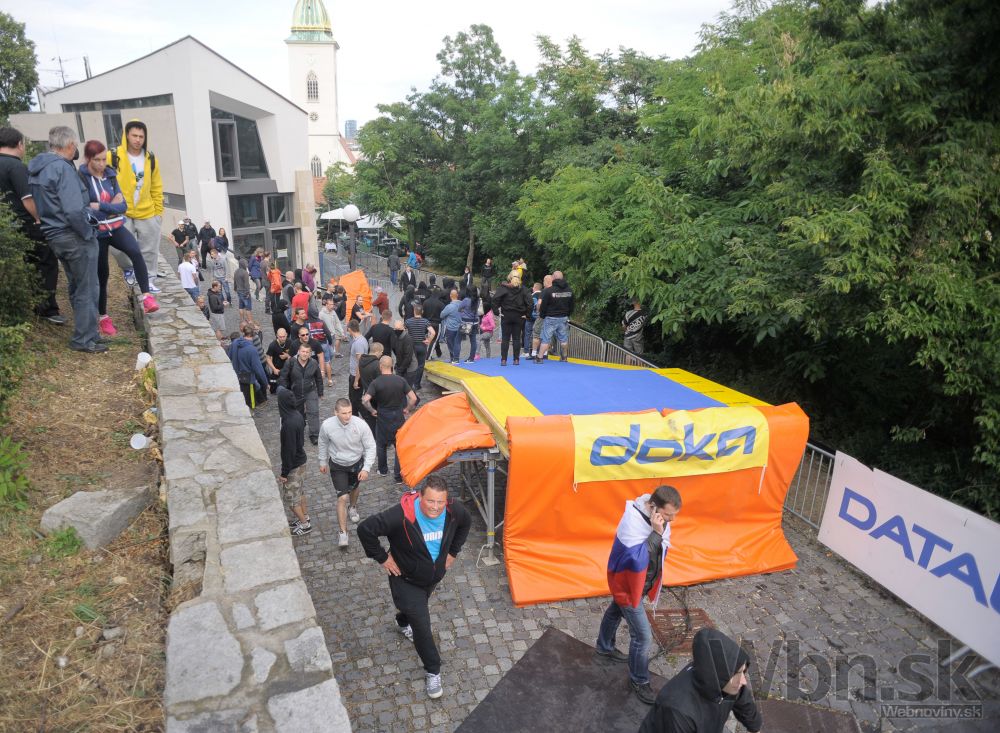 Proti imigrantom protestovali v Bratislave stovky ľudí