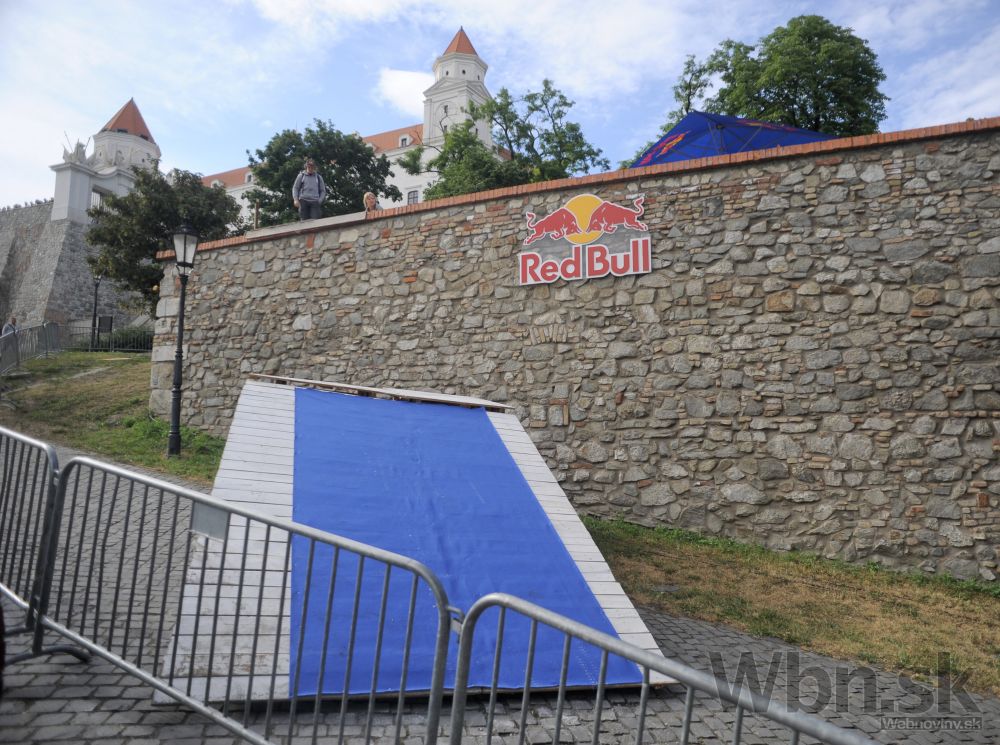 Proti imigrantom protestovali v Bratislave stovky ľudí