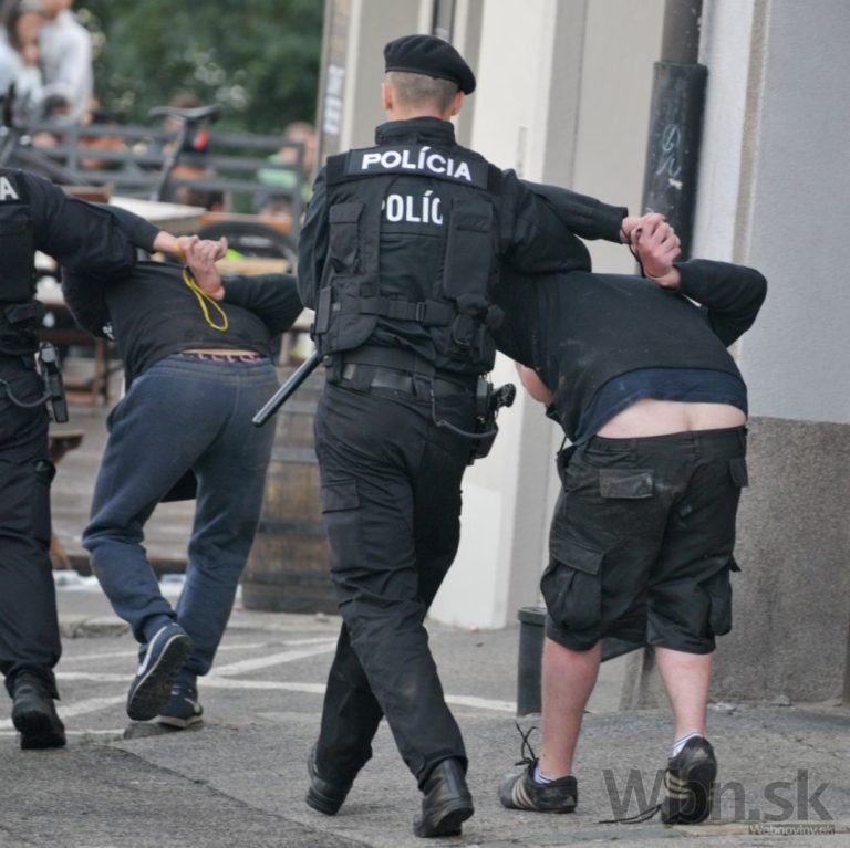 Proti imigrantom protestovali v Bratislave stovky ľudí