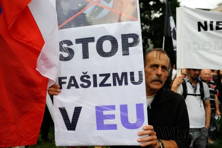 Proti imigrantom protestovali v Bratislave stovky ľudí