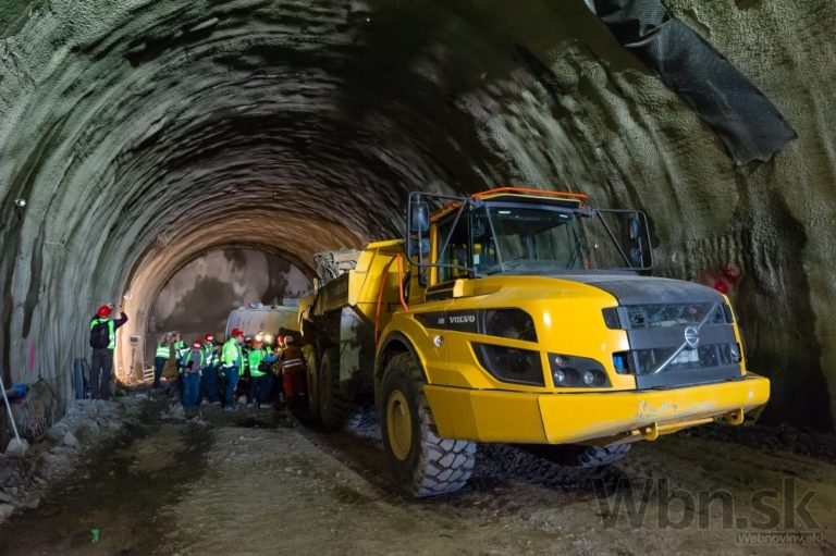 Prvých sto metrov tunela Višňové na D1 vyrazili v predstihu