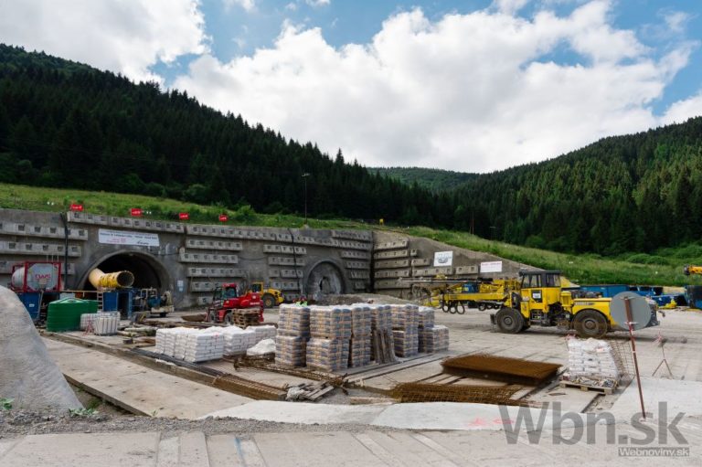 Prvých sto metrov tunela Višňové na D1 vyrazili v predstihu