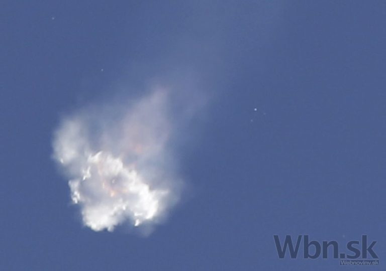 Raketa SpaceX sa rozpadla krátko po štarte