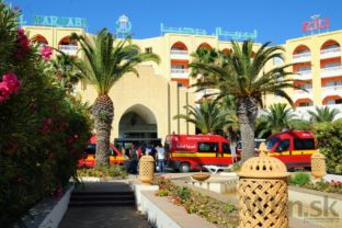 Teroristi zaútočili na tuniské letovisko, zomreli desiatky ľudí