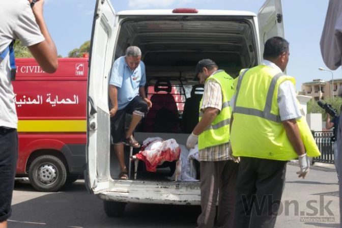 Teroristi zaútočili na tuniské letovisko, zomreli desiatky ľudí