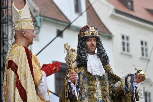 V Bratislave korunovali Karola VI.