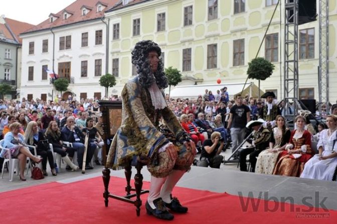 V Bratislave korunovali Karola VI.