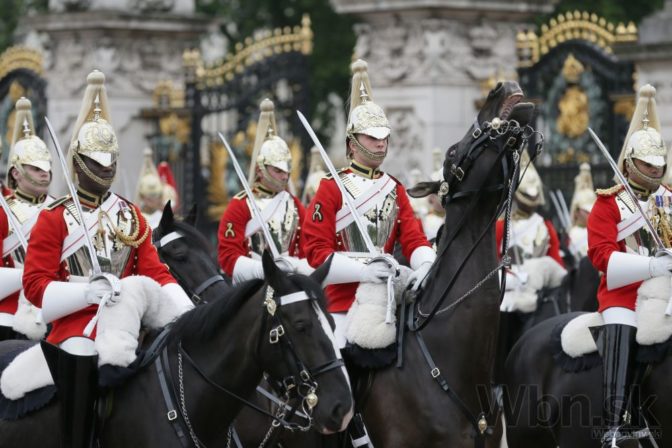 V Londýne sa konala slávnostná vojenská prehliadka