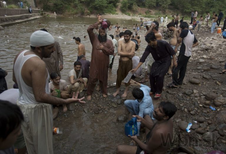 V Pakistane zabíjajú horúčavy, mŕtvych nemajú kam dávať