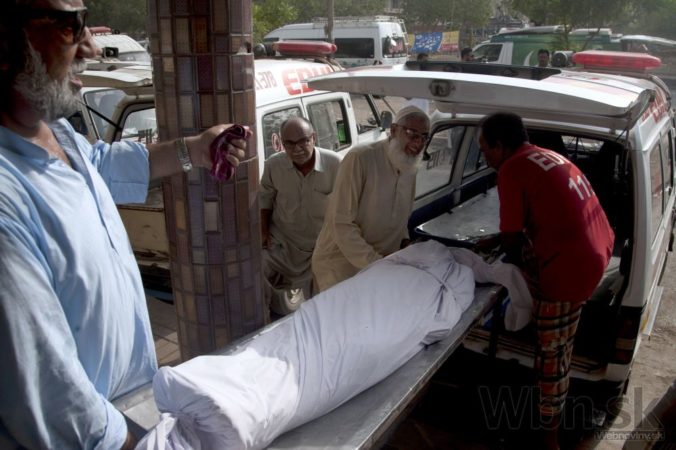 V Pakistane zabíjajú horúčavy, mŕtvych nemajú kam dávať